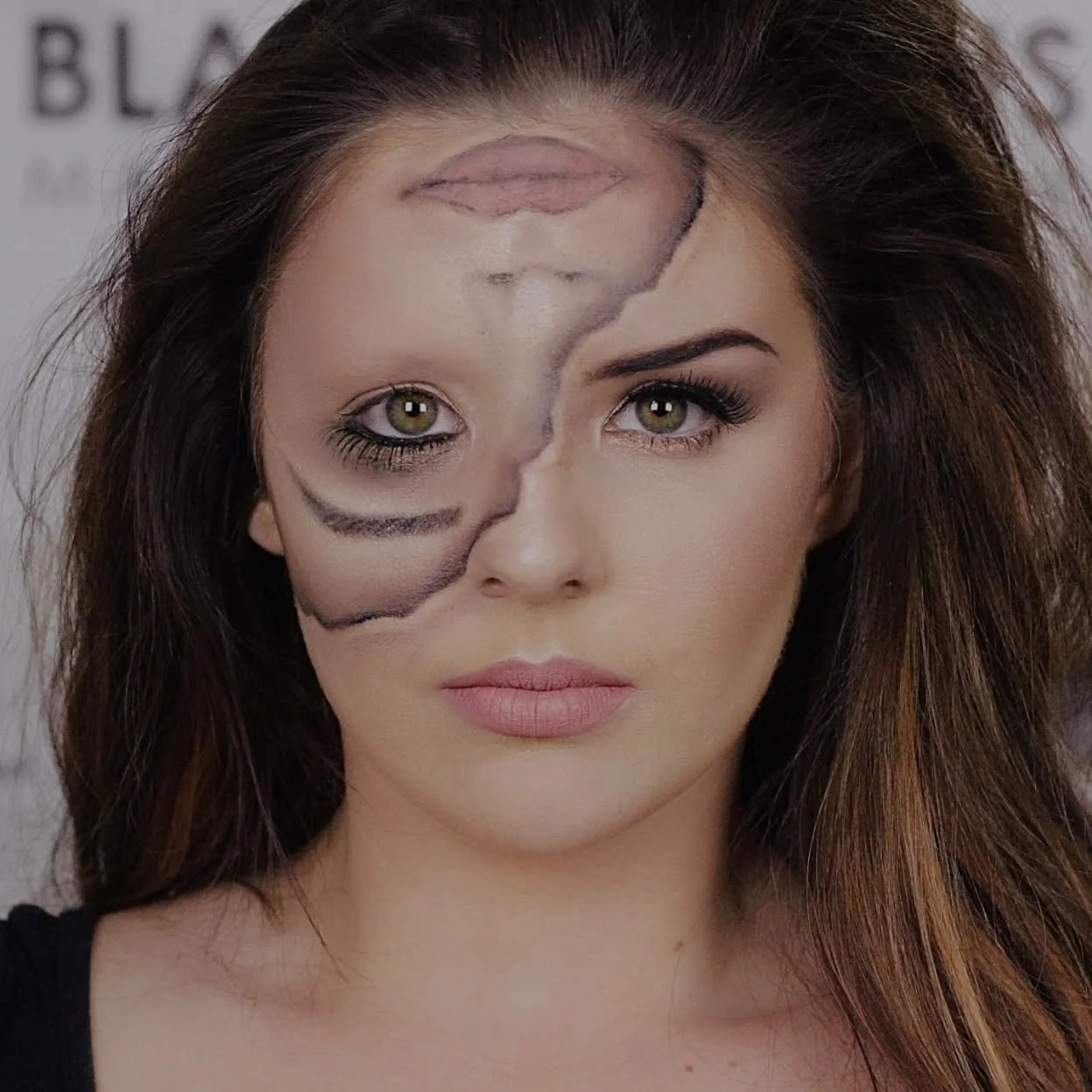 Flip it and reverse it 💞
#opticalillusion #faceflip #creativemakeup #makeafancyface #fancyface #masquerade #sfx #sfxmakeup #goldcoast #editorial #editorialmakeup #goldcoastmakeupartist #makeupartist #artisticmakeup #filmmakeup #fancydressmakeup #fan