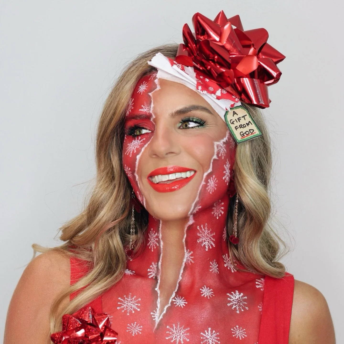 My presence is the present 🎁 🤣 finally a fancy face that I finally got to wear to a party, our @liberti_church Christmas party!! Hand painted approx 3hrs 🎨 

#christmasmakeup #presentmakeup #wrappingpapermakeup #sfxmakeup #christmaspresent #christ