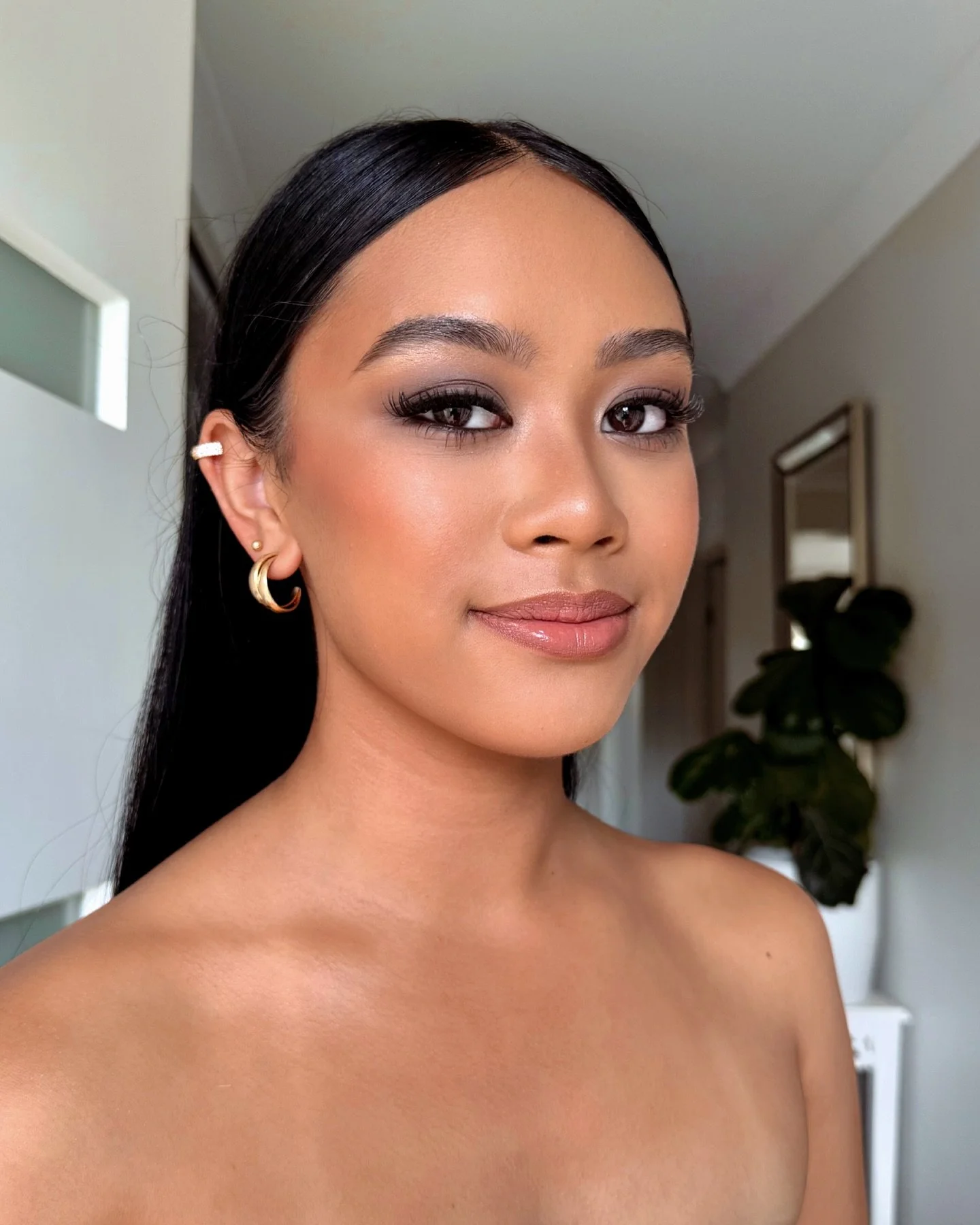 Back in the swing of formals already!! Her skin 😩😍 love a soft Smokey eye 🙌🏼 #goldcoastmakeupartist #goldcoasthairstylist #formal #formalmakeup #goldcoast #makeupartist