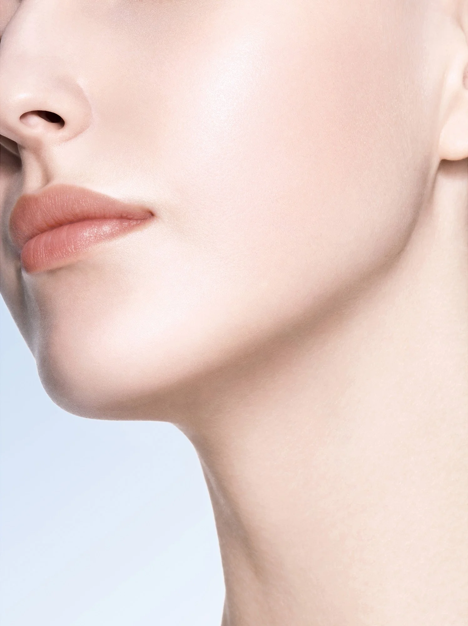 Close-up of lips, jawline and neck showing skin texture, Lancôme Absolue model key visual by Hiro