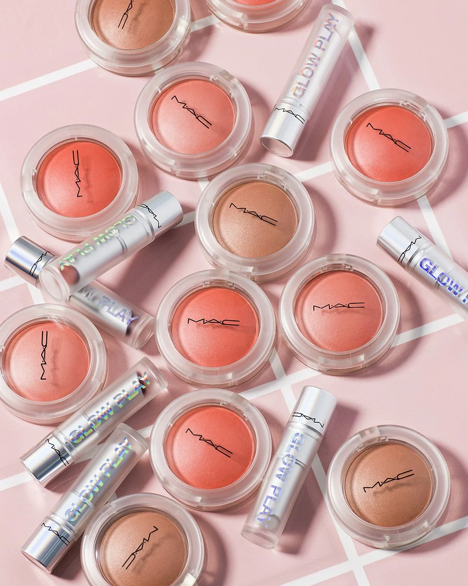 mac-glow-play-blush-flat-lay-kv-hiro.jpg