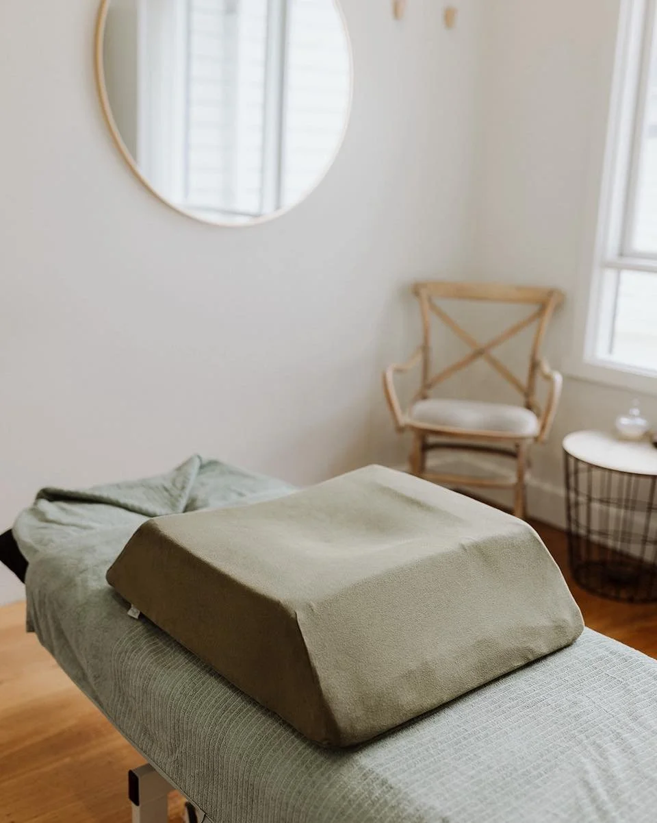 💜🤰Our pregnancy massage is adapted to how your body changes through each trimester.

As your body transitions, shifts in load, posture, and movement can place increased demand on certain areas.

💚🫄Treatment is tailored to your stage of pregnancy,