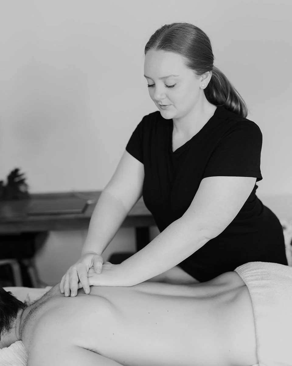 ✨Emma Pt 1✨

With 8 years of experience, Emma brings an attentive, thorough approach to treatment that many of her clients find deeply restoring.

Her treatments are slow, methodical, and firm allowing her to work through layers of built up restricti
