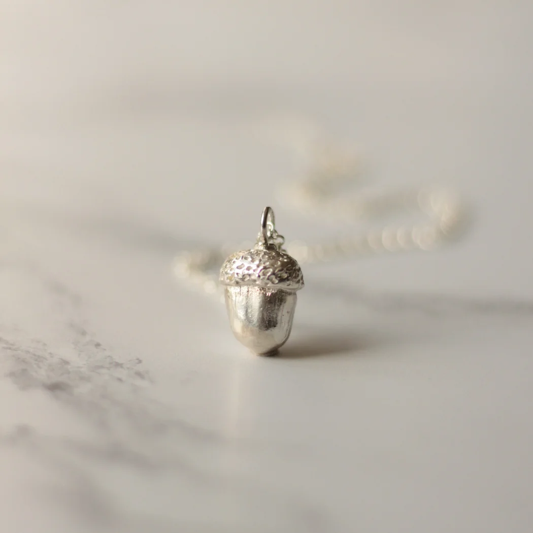 silver_acorn_necklace_2.jpg