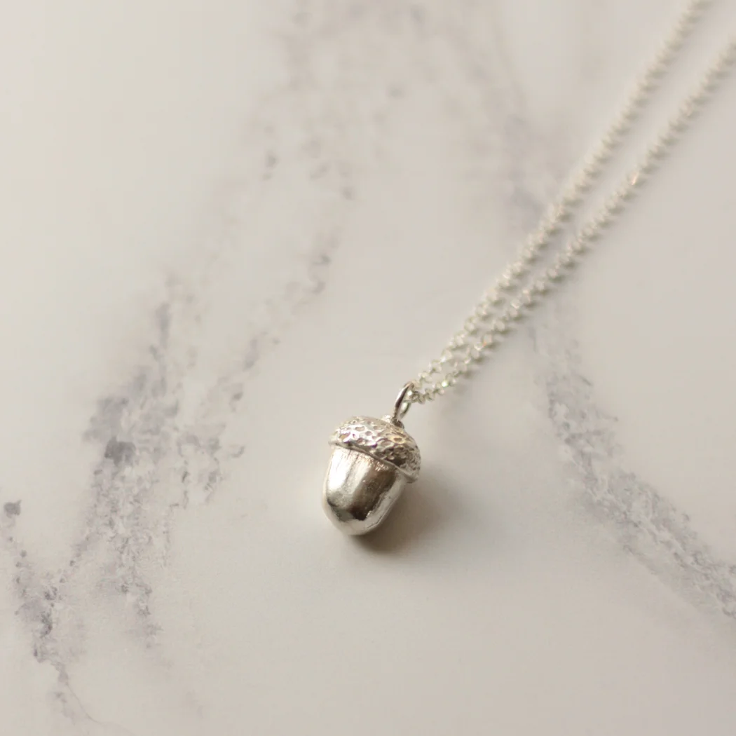 silver_acorn_necklace_3.jpg