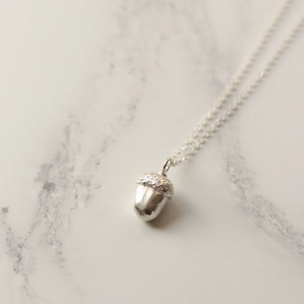 silver_acorn_necklace_3.jpg
