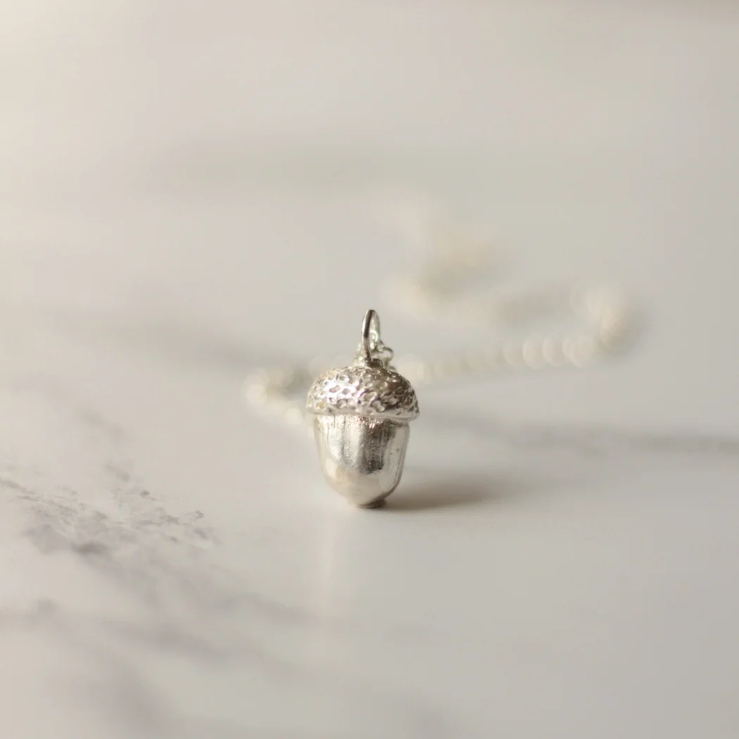 silver_acorn_necklace_1.jpg