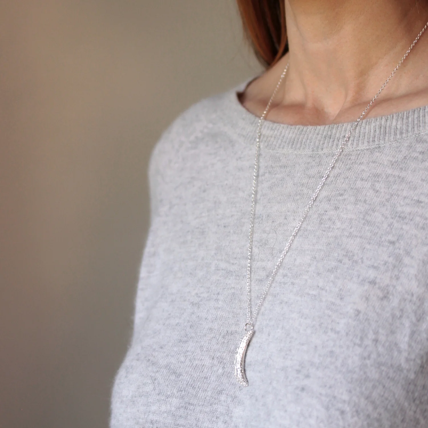 a_la_luna_moon_necklace_1.jpg