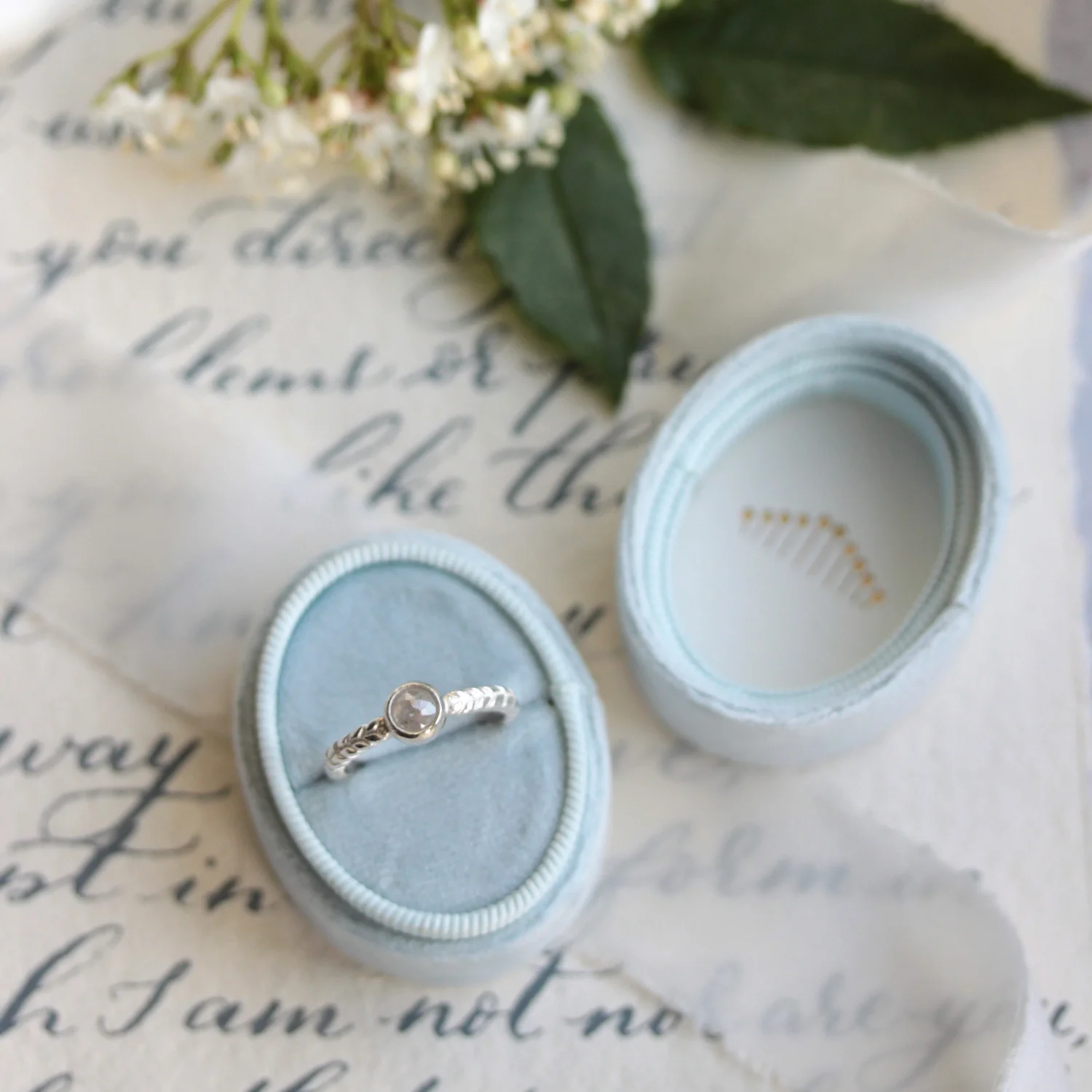 grey_diamond_wheat_ring_13.jpg