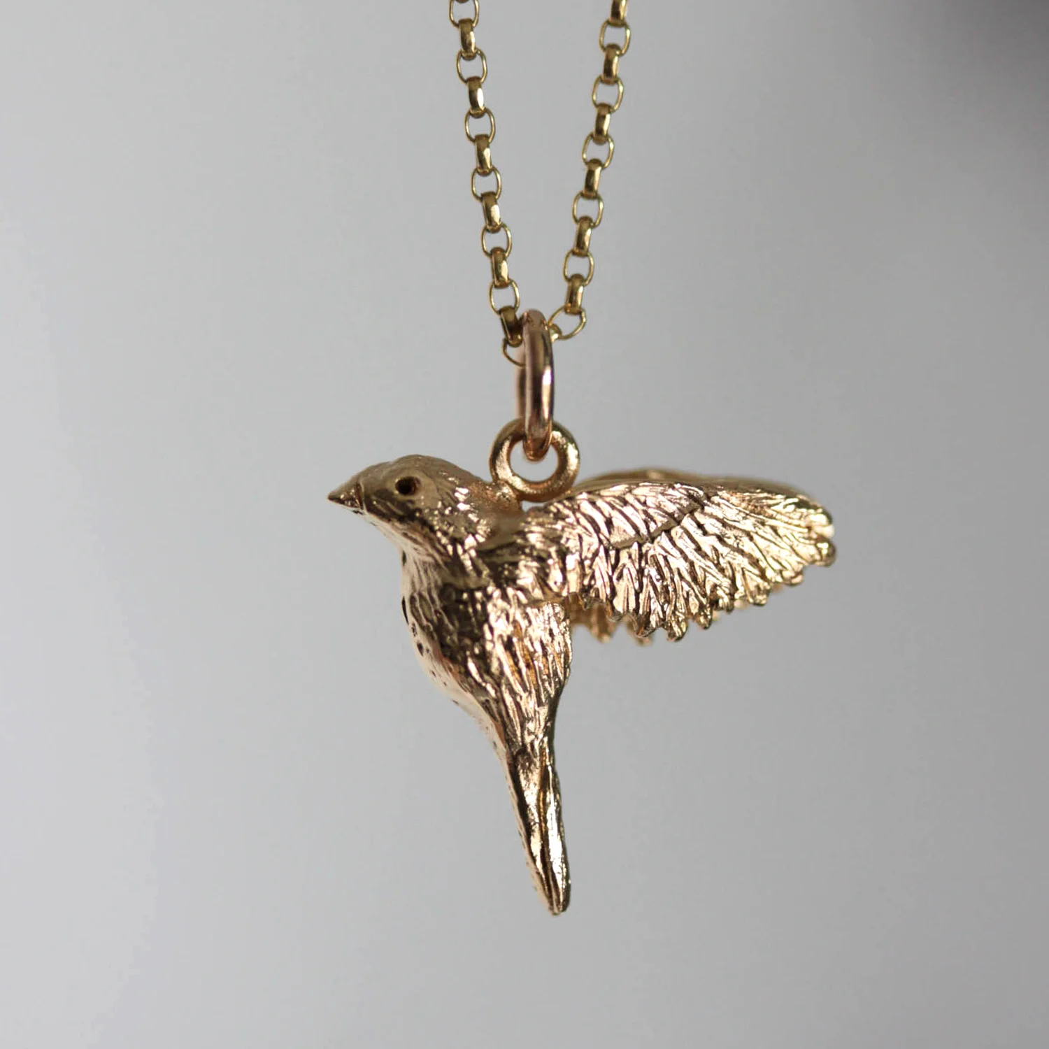 gold_robin_necklace_4.jpg