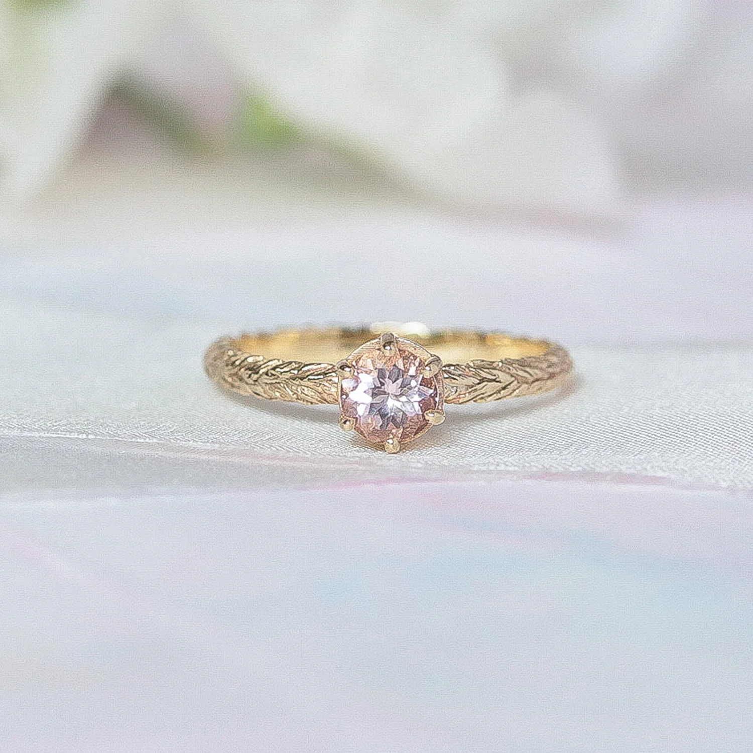 morganite_ring_gold_1.jpg