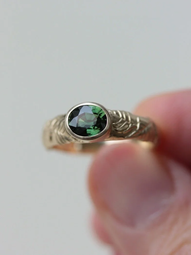 This was my favourite commission this year. 🥰 An engagement ring for a man, with birch leaves- a symbol of his love&rsquo;s Finnish heritage, framing a gorgeous green sapphire. 🌿💘 
.
.
#birchtree #mensjewellery #botanicaljewellery