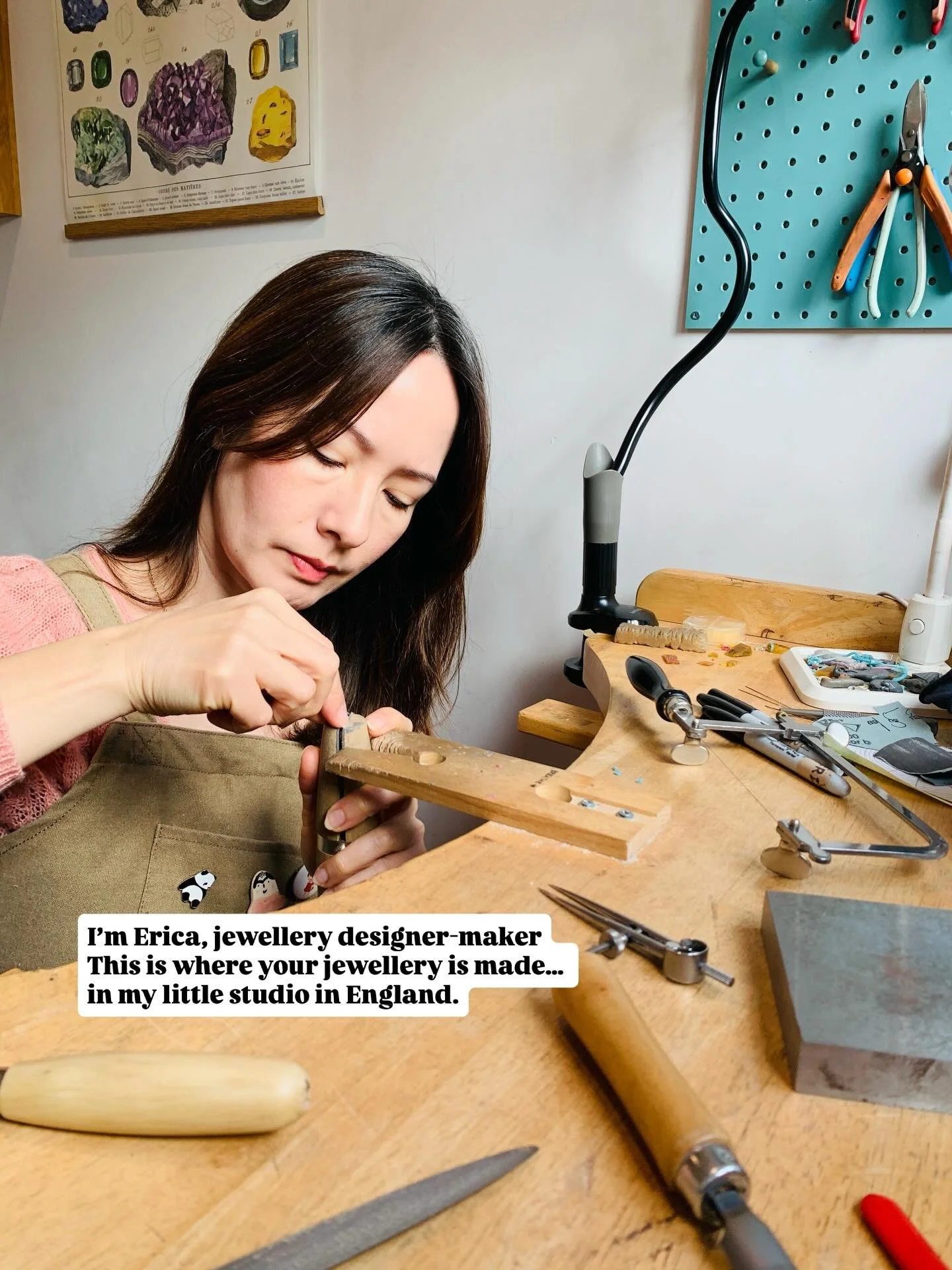 Hi! I thought I&rsquo;d introduce myself, it&rsquo;s been a while&hellip; thank you for being here, it means a lot to me. 💗
.
.
#lifeofajeweller #natureinspiredjewelry #handcraftedjewels