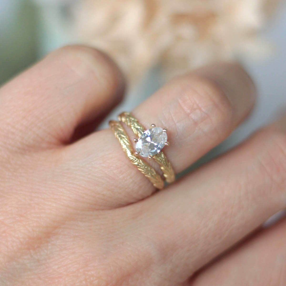 Oval_diamond_orange_blossom_engagement_ring.jpg