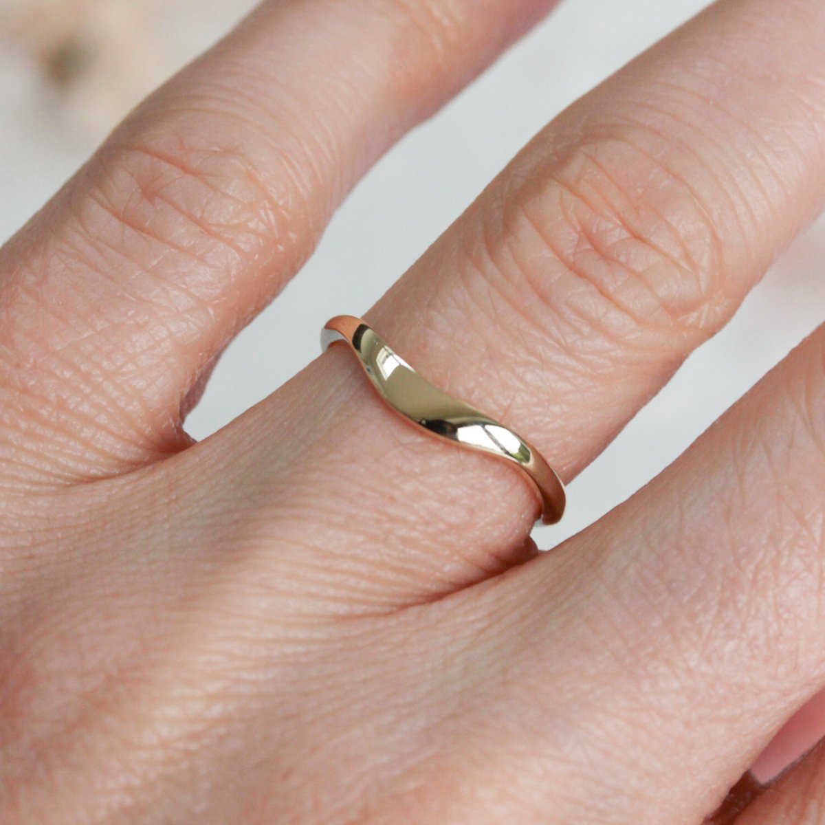 modern_curved_wedding_ring.jpg