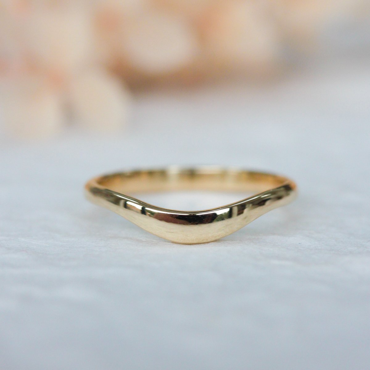 gold_curved_wedding_ring_main.jpg
