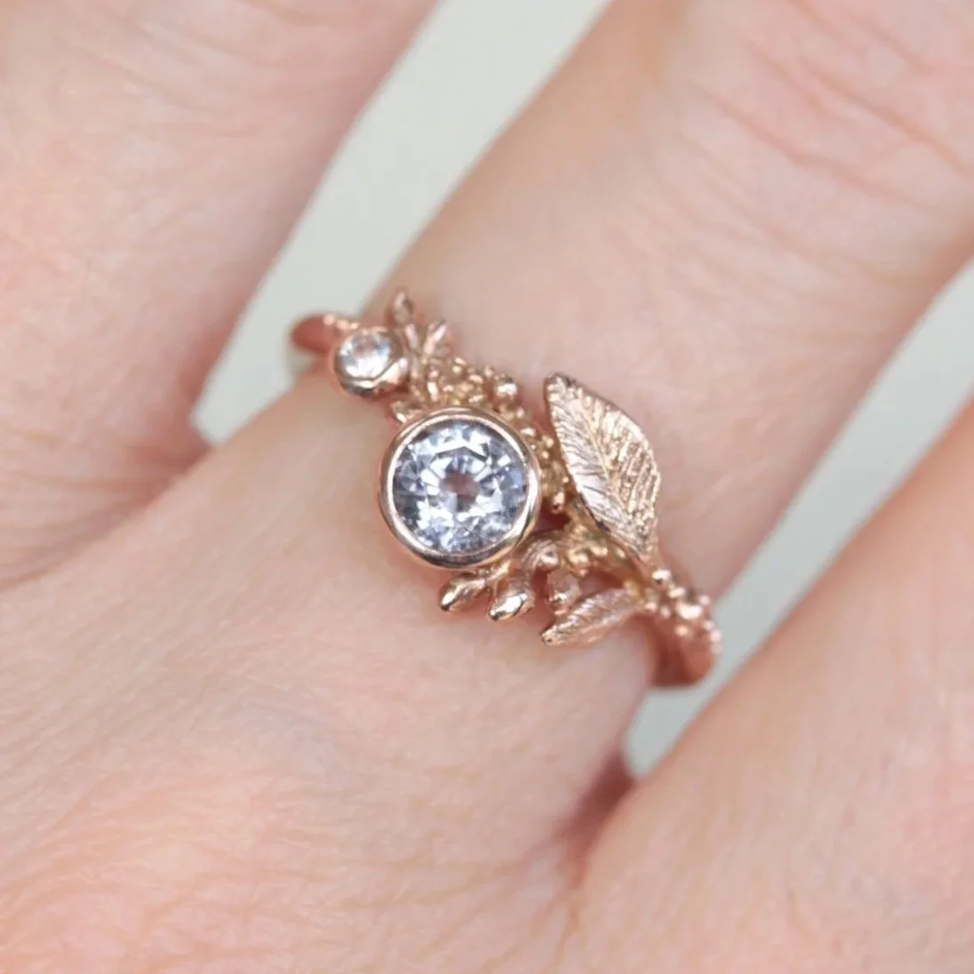 Spinel and sapphire gold lichen ring