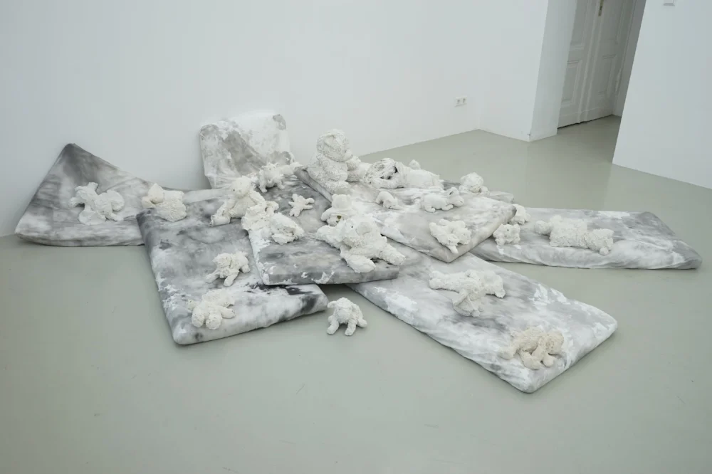 The Raft of the Teddy Bears , 2017, Installation (porcelain sculptures, mattresses, Chinese ink), variable dimension