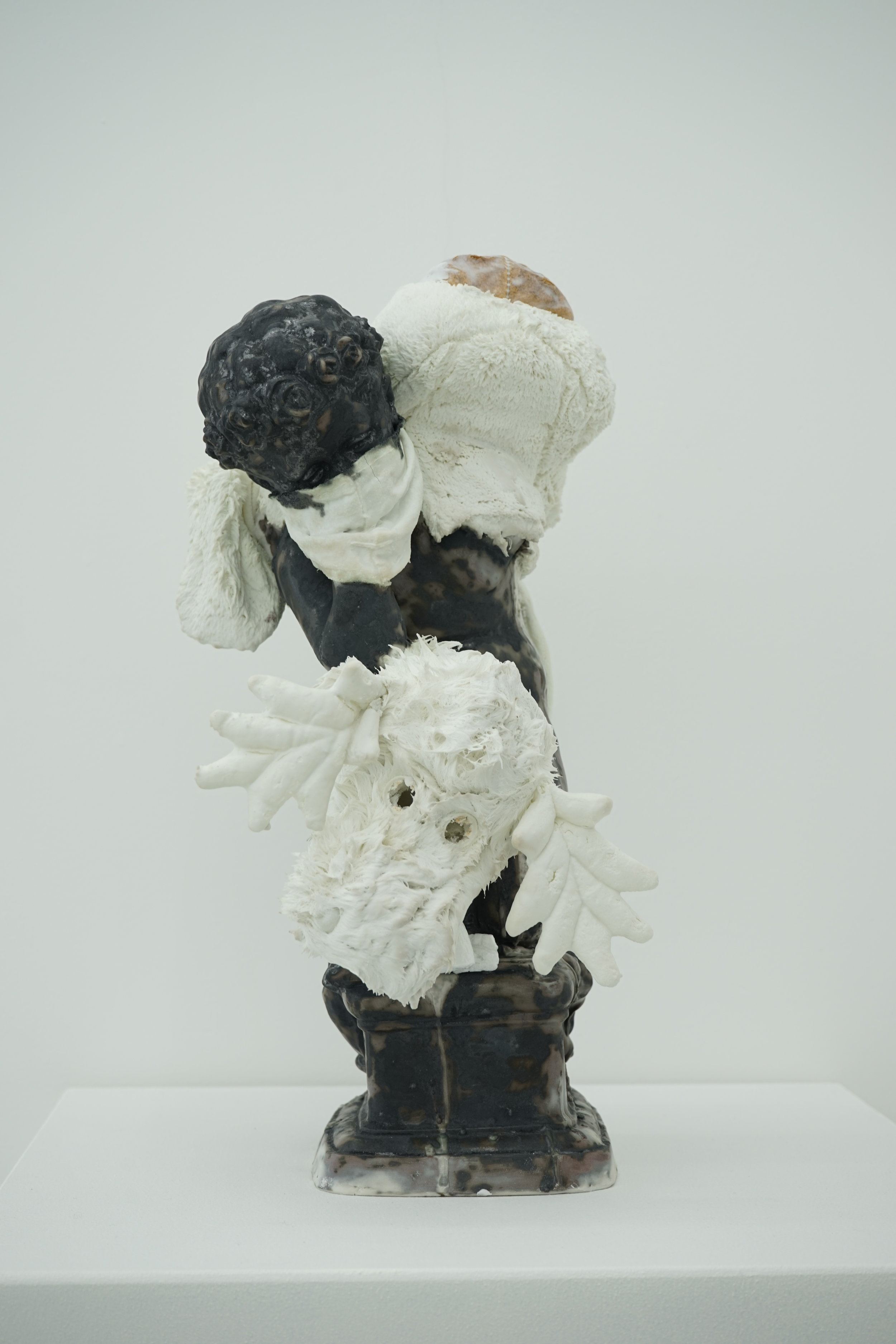 Untitle , 2016, porcelain, 42 x 34 x 28 cm