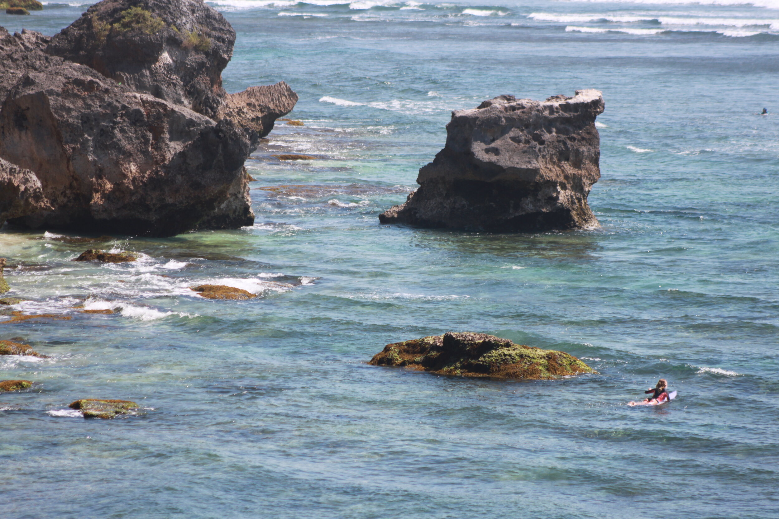  Making the long (and often humbling) paddle out at mid-tide Ulus. 