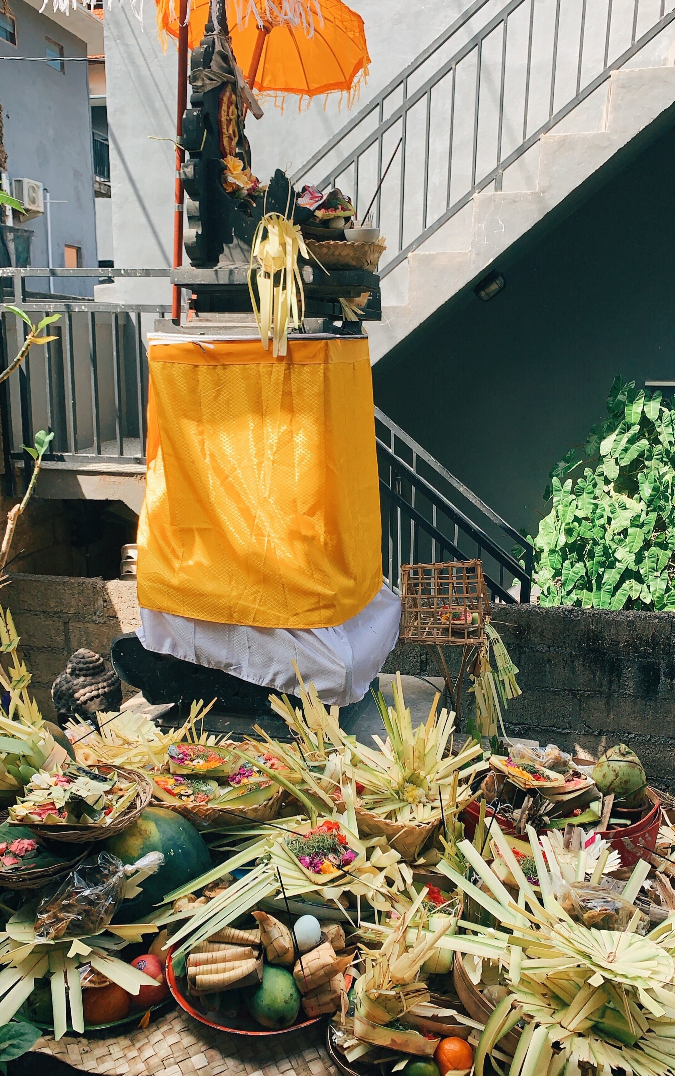  Offerings at the Satria Bungalows’ ceremony. 