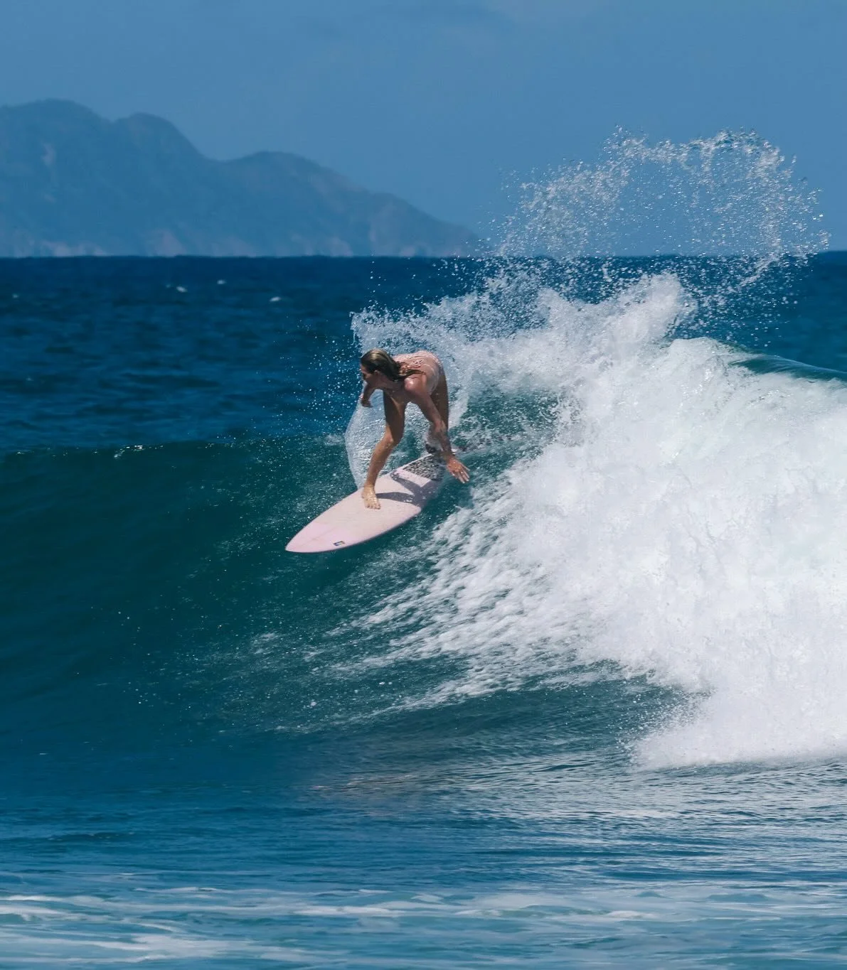 ALL the feels 🌦️🌈🐾

Captured moments and much needed reminders from the past couple of months. Funny how the small moments always end up becoming the big moments once you&rsquo;re a little further down the road 💜

Surf photography by @salitremedi