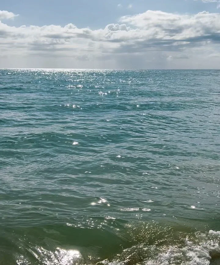 glimmers 🫶✨

#graciasvida #sunburntandsalty #rinconfitnesscenter #yogamedicine #wakeupandlive