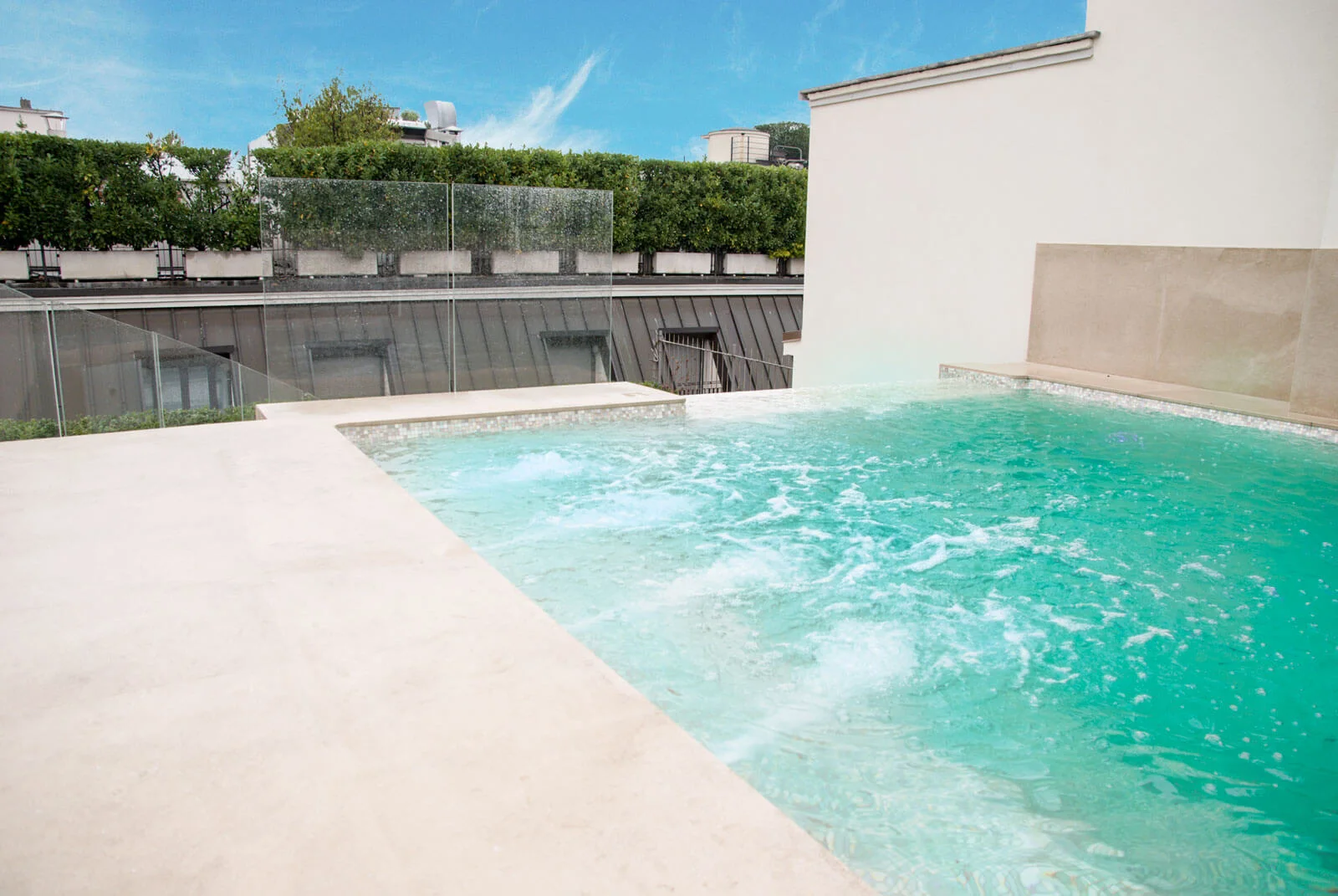 Infinity Pool Milano, Piscina su attico di lusso