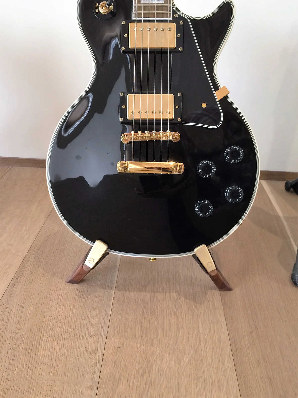 guitar-stand.jpg