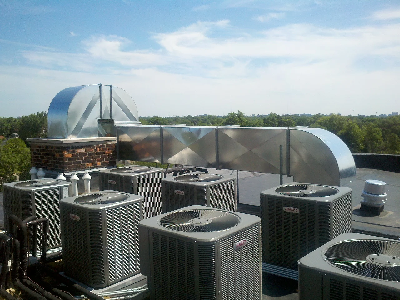 An innovative fresh air intake was designed by utilizing the building’s original but presently unused chimney space. 