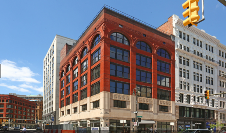 Owner: Elliot Building, LLC Market Sector: Multi-Family, Commercial Construction Type: Historic Rehabilitation & Renovation Location: Detroit, MI Size: 43,000 SF Year Completed: 2017