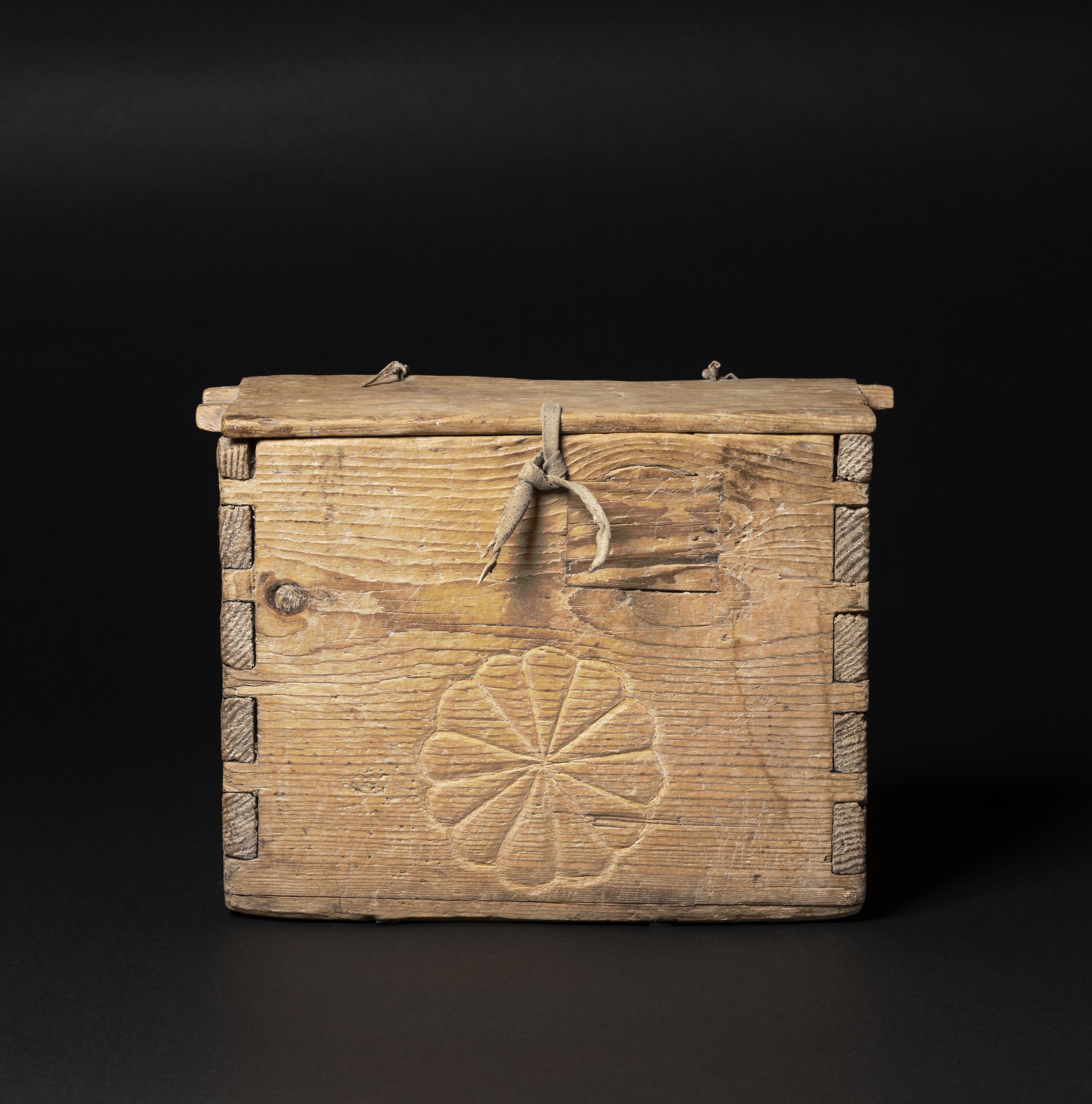 Document Box NM_01.jpg