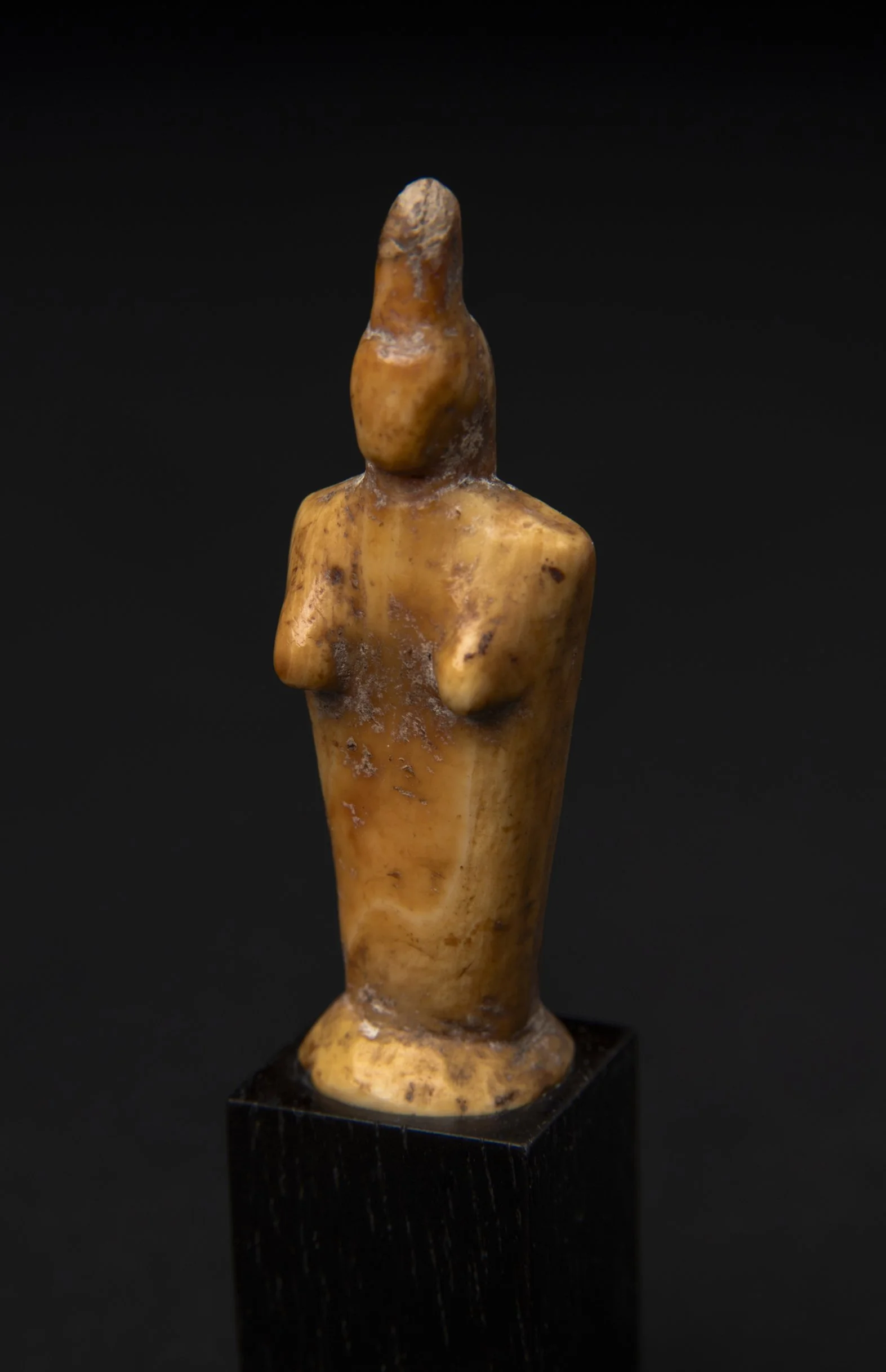 Eskimo Female Figure 05.jpg