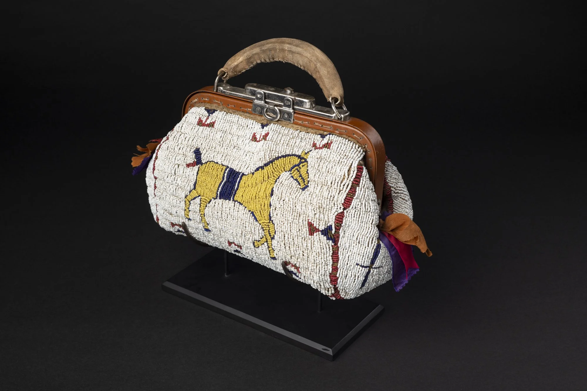 Sioux_HorseDoctor_Bag_002.jpg