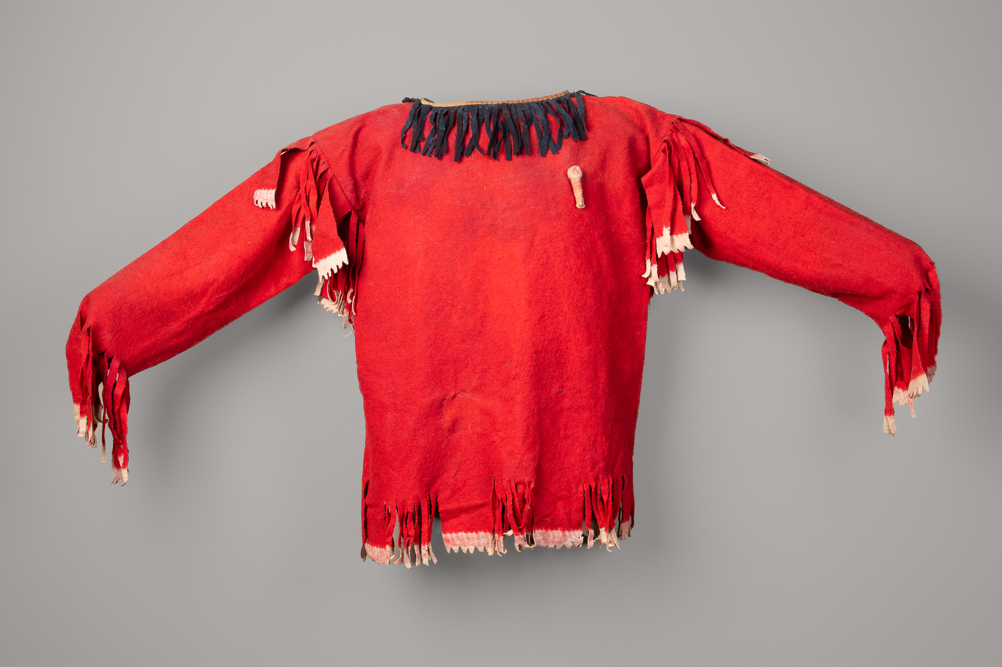Northern_Plains_War_Shirt_Red_001.png