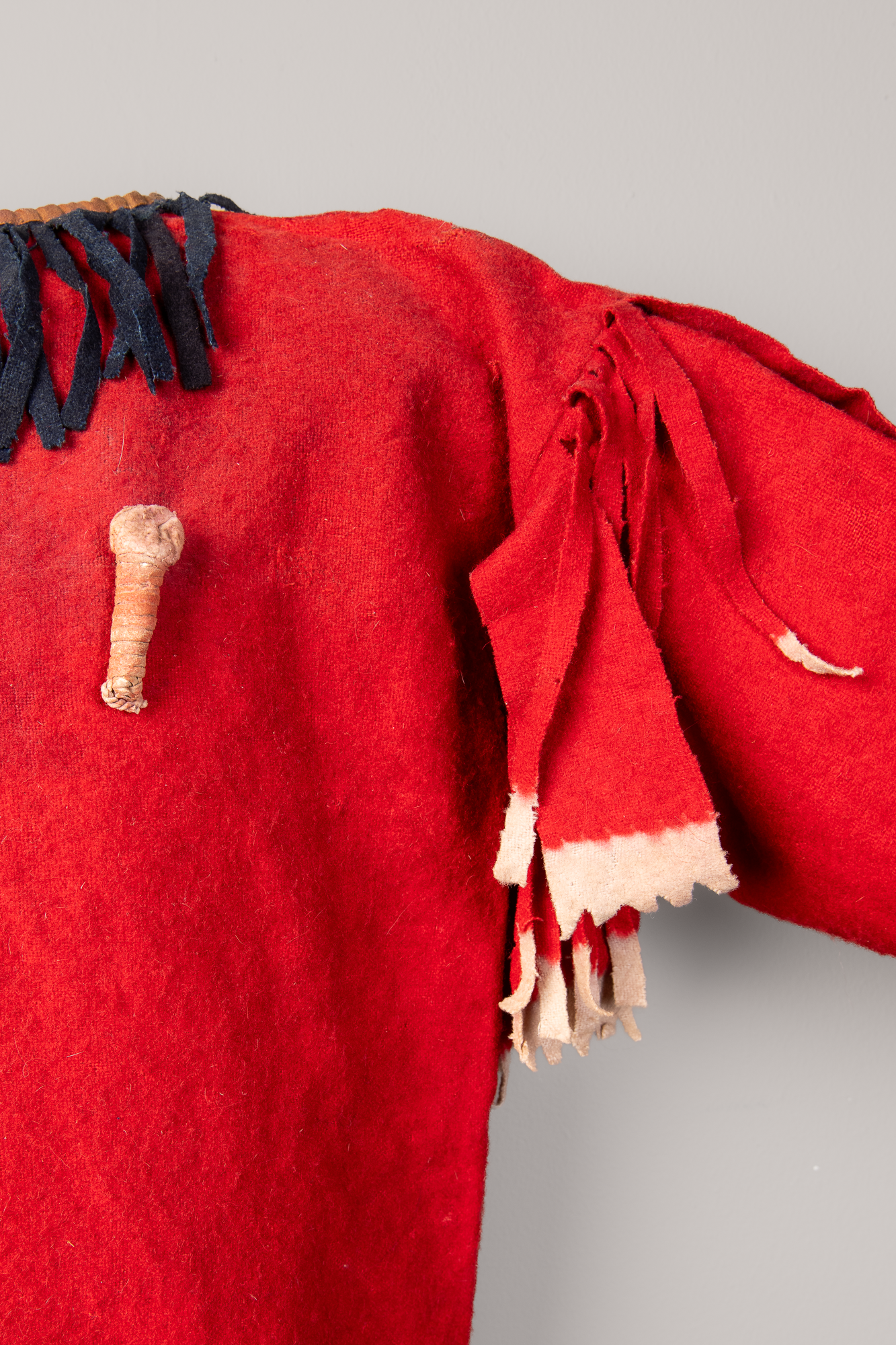 Northern_Plains_War_Shirt_Red_003.png
