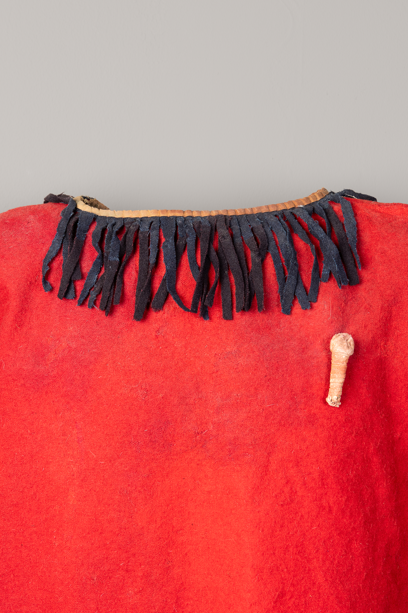Northern_Plains_War_Shirt_Red_006.png