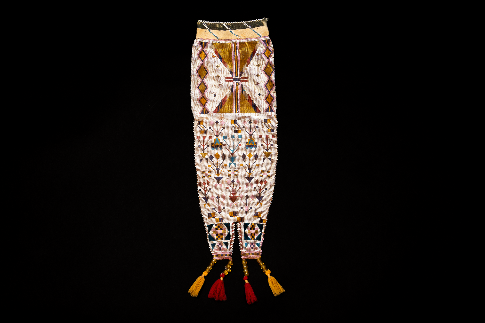 Columbia_River_Beaded_Tail_Bag_003.png