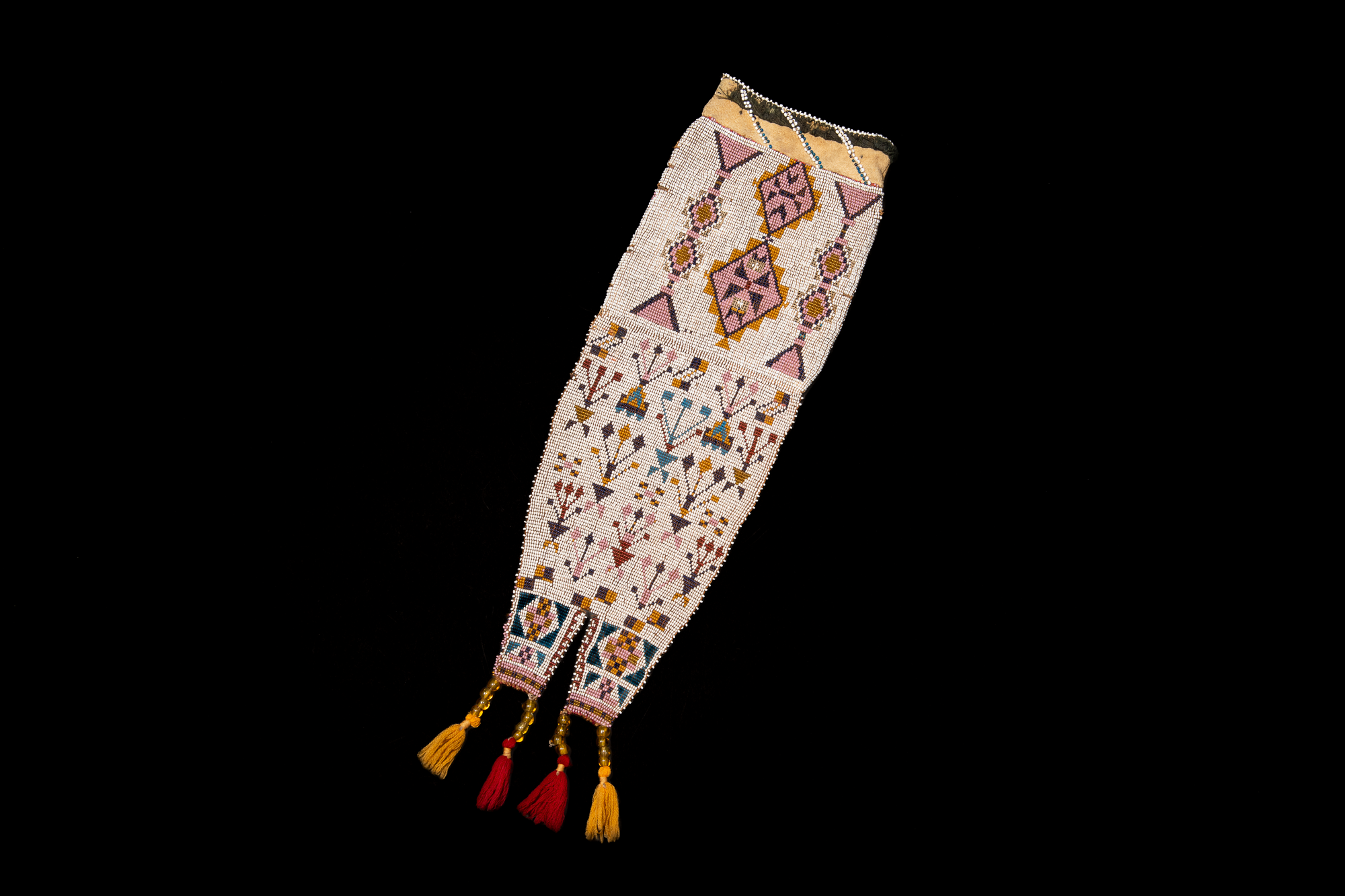 Columbia_River_Beaded_Tail_Bag_002.png
