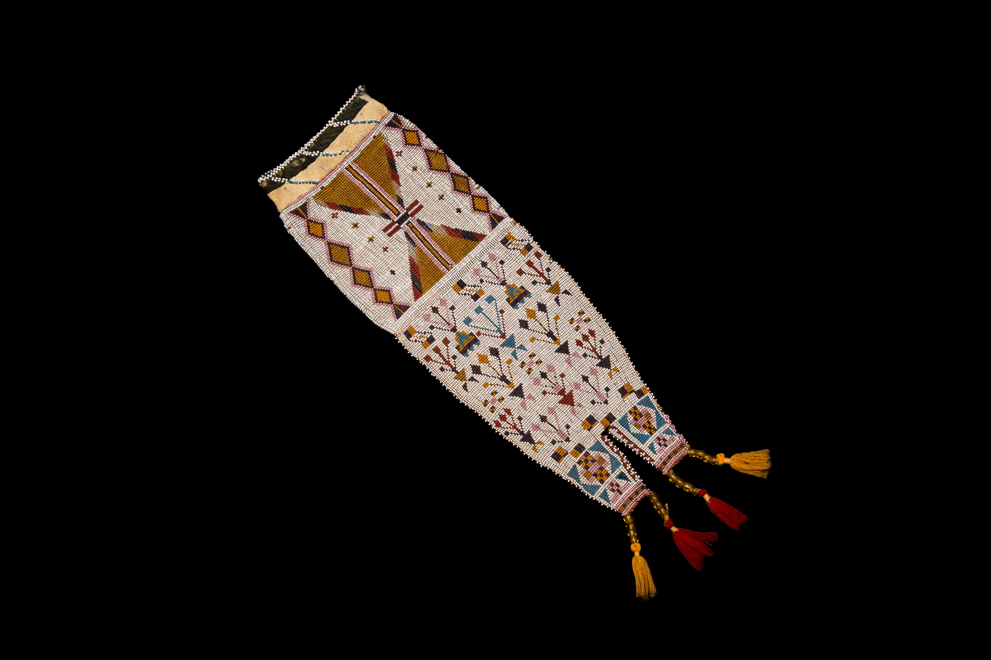 Columbia_River_Beaded_Tail_Bag_001.png