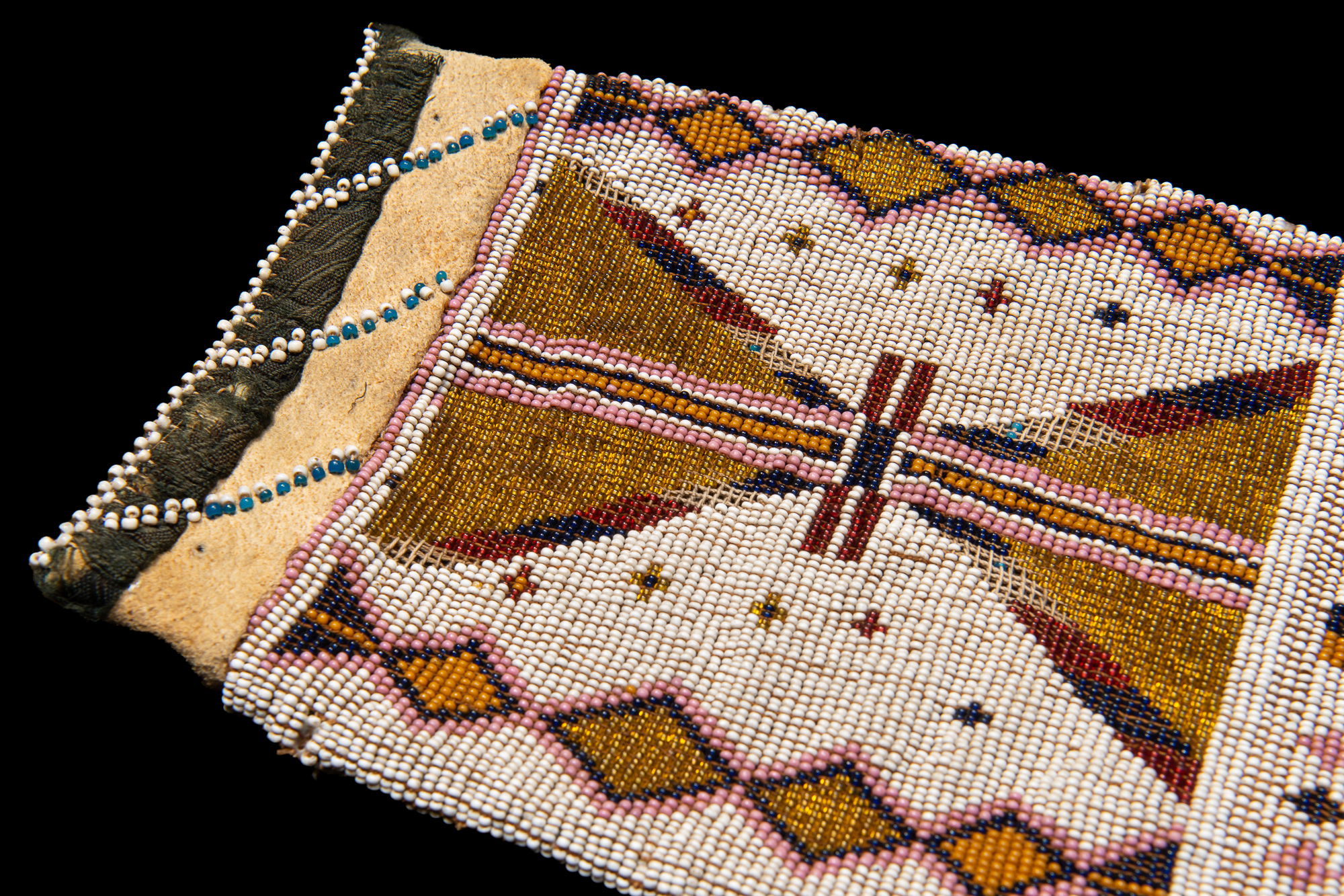 Columbia_River_Beaded_Tail_Bag_004.png