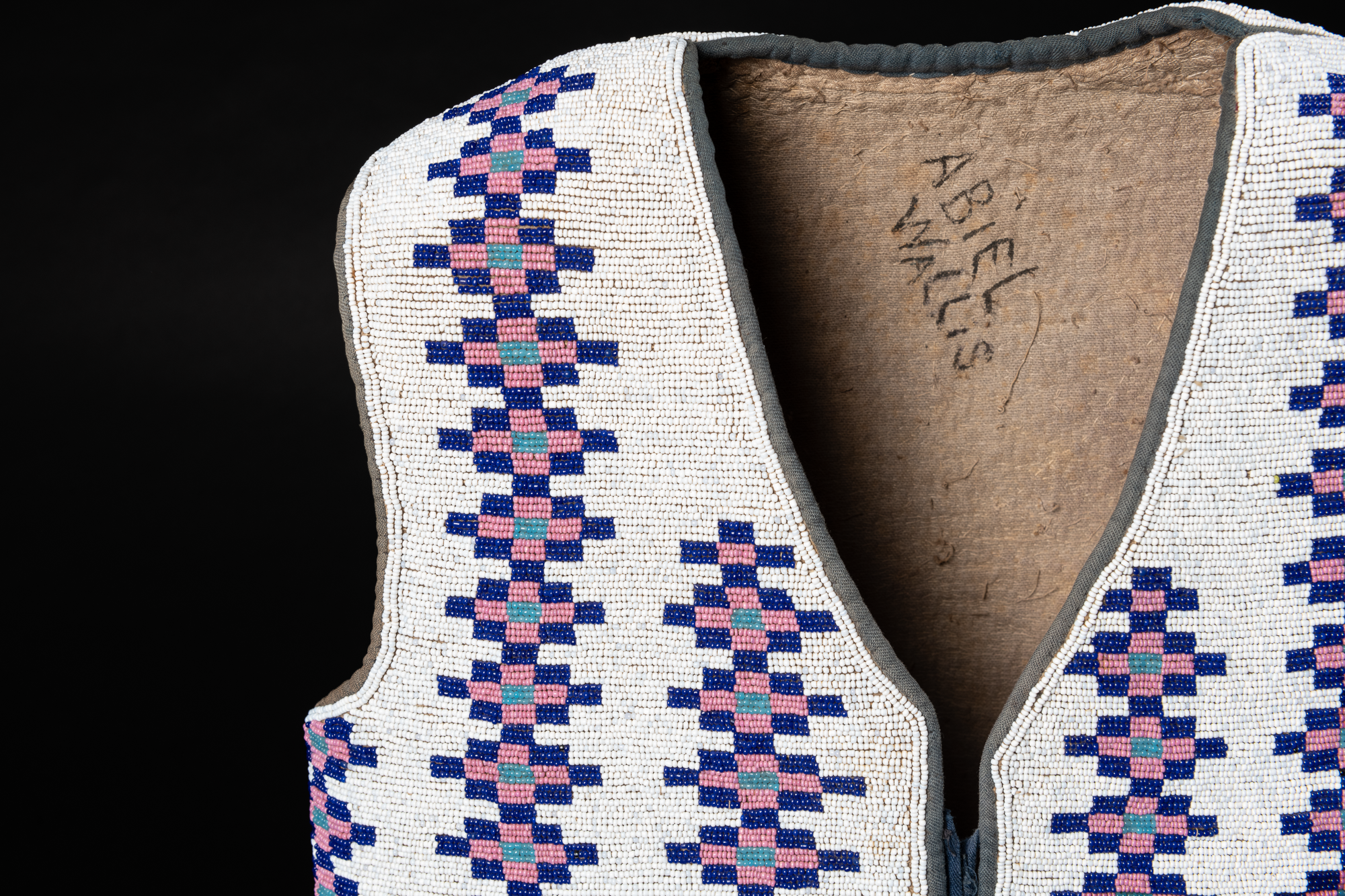 Blackfoot Vest_04_Detail.png