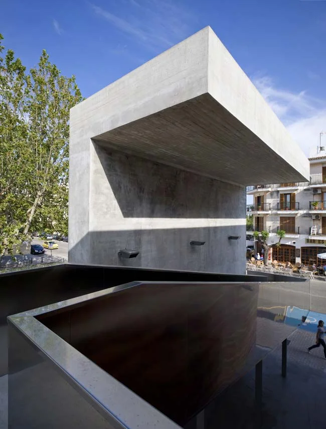 A sheltering structure | Estructura protectora