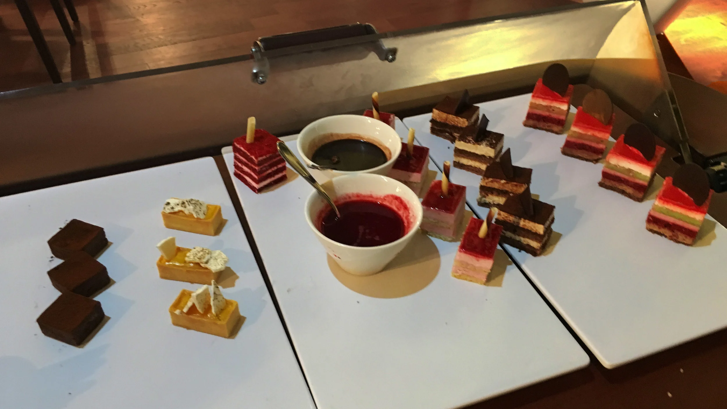 Dessert trolley