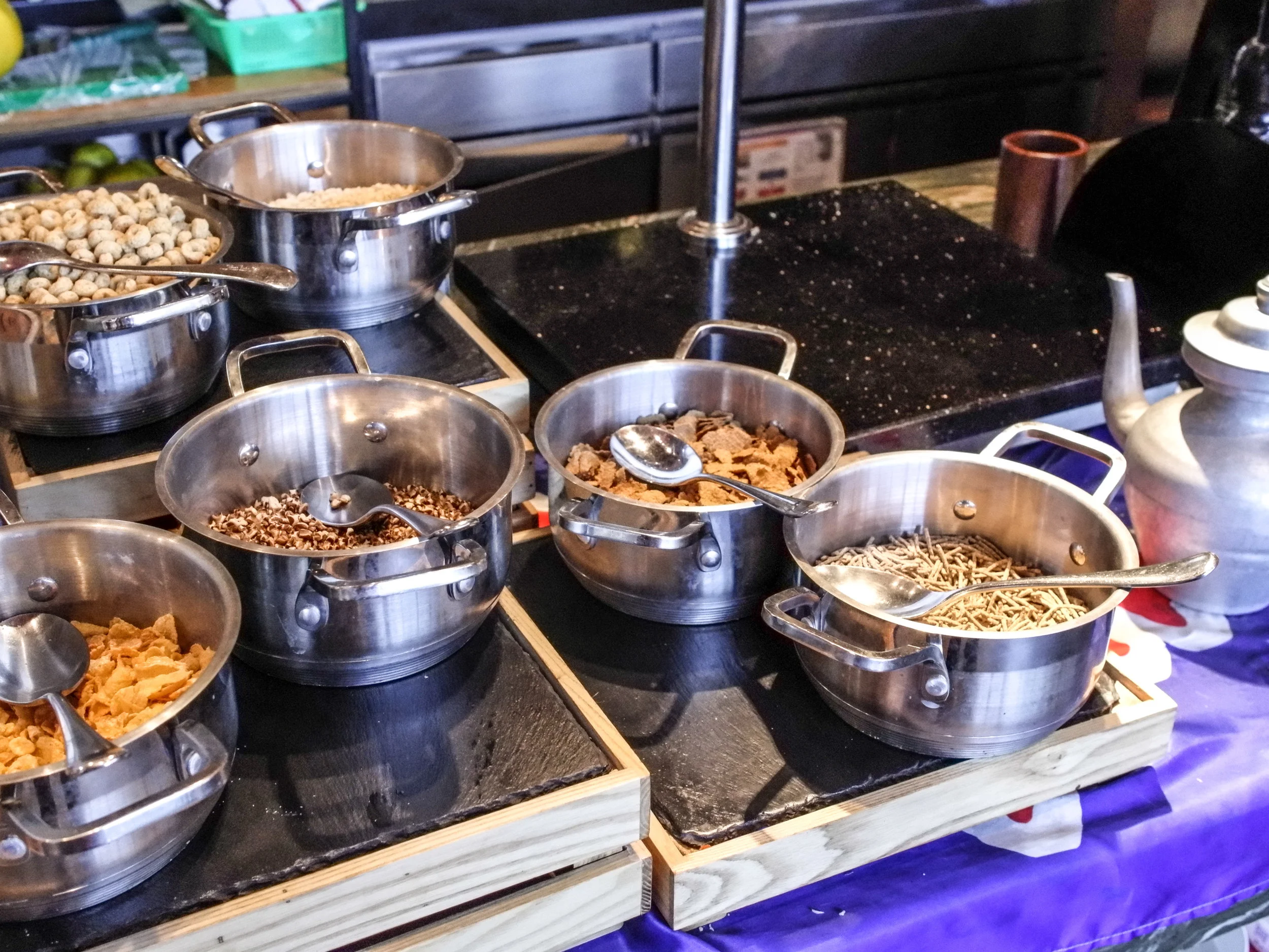 Ani's Kitchen - breakfast buffet