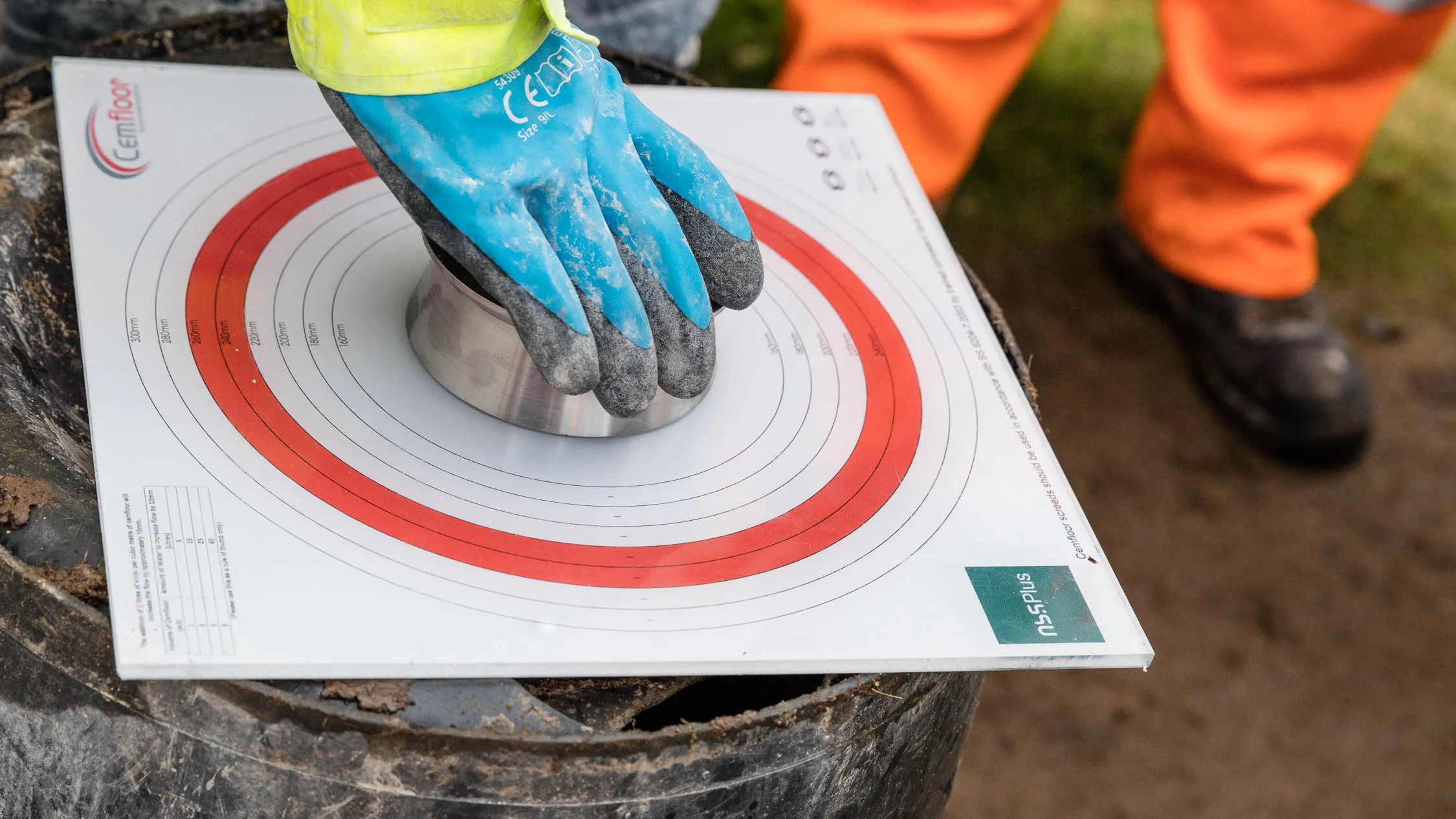 quick drying flowing underfloor heating screed stirling.jpg