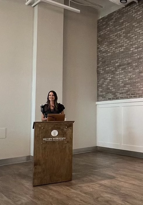 Jackie speaking — photo 8