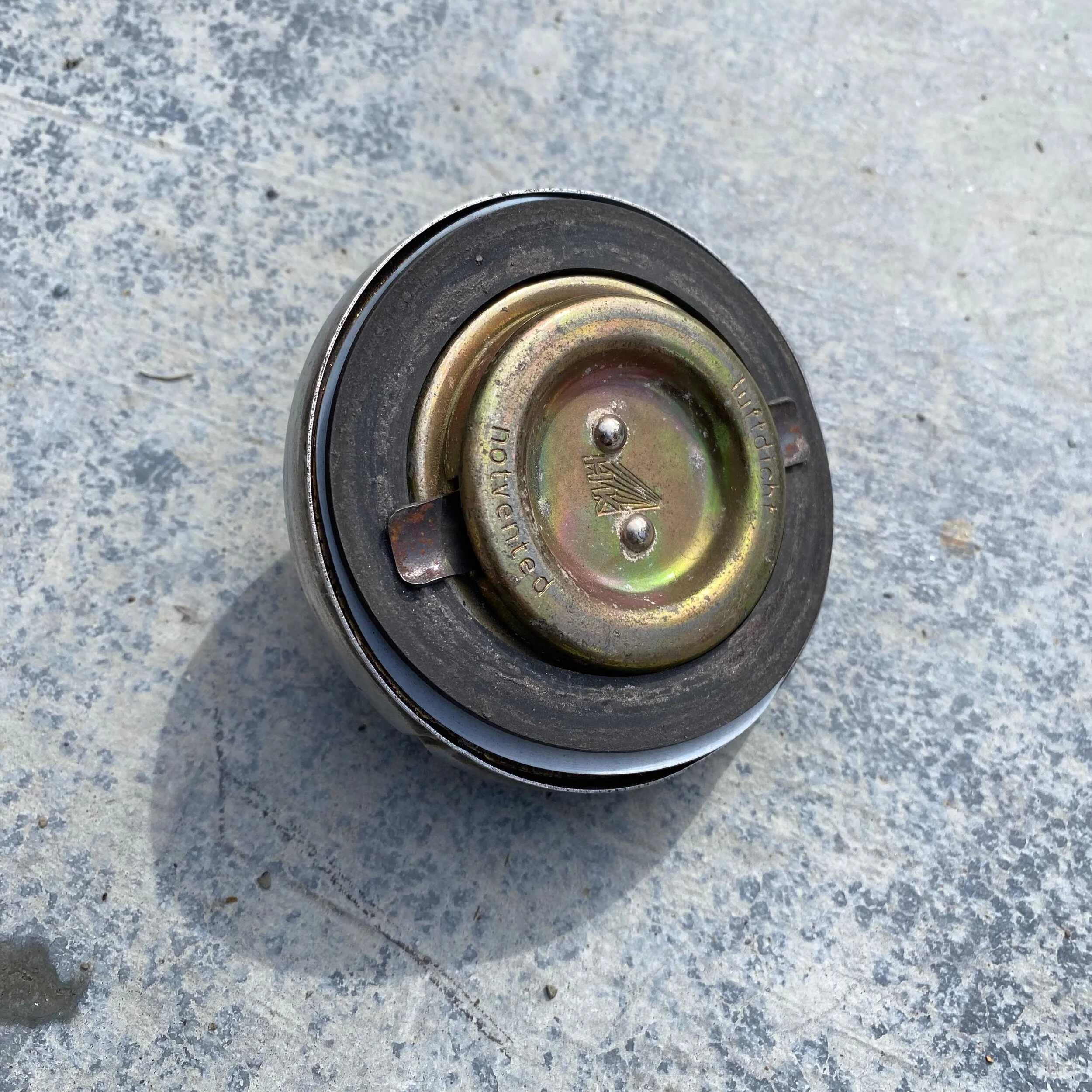 10C61403-3C8D-49B5-9978-6B80A4119062