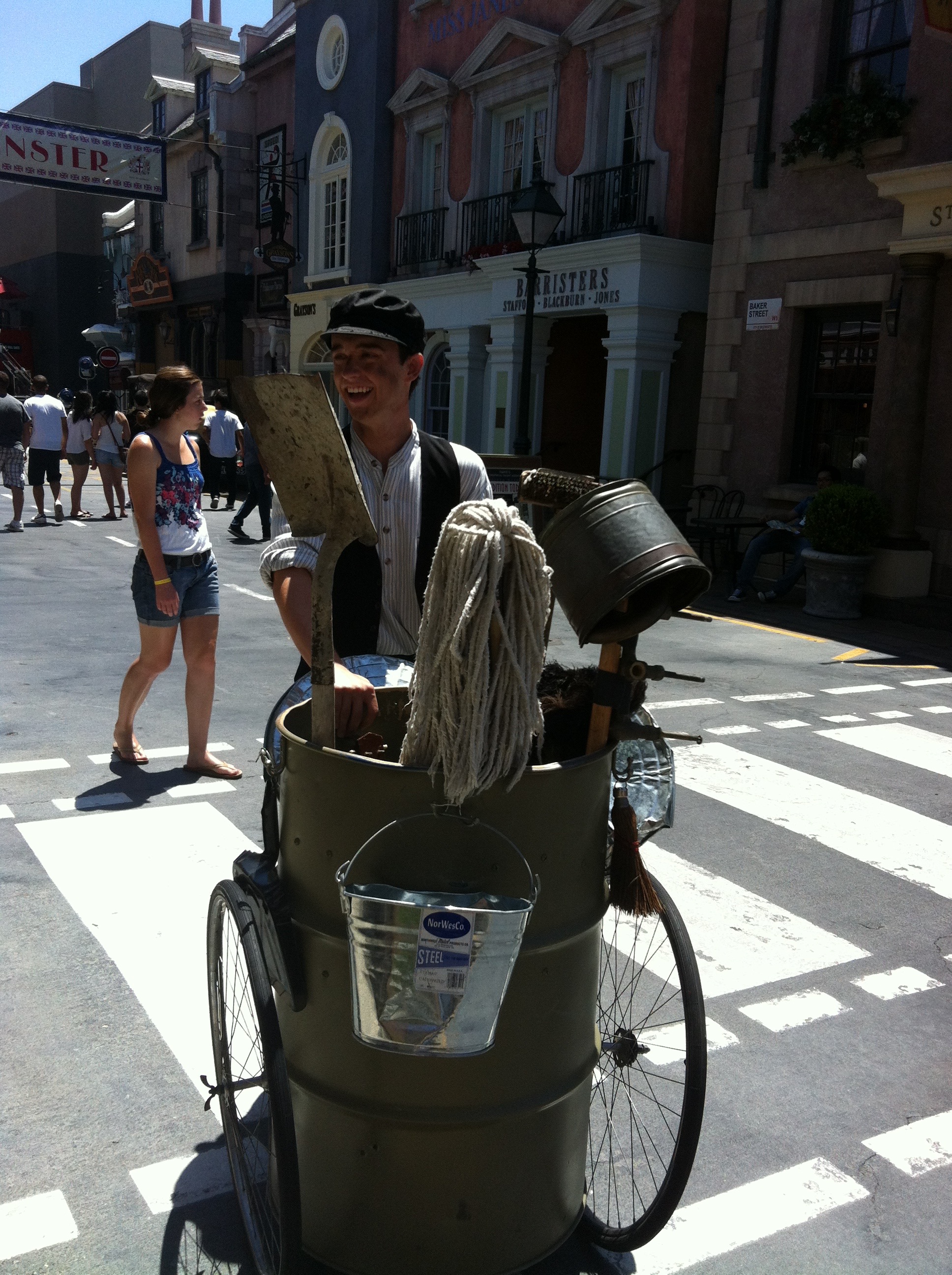 "Thomas the Dustman", Strolling Entertainer, Universal Studios Hollywood