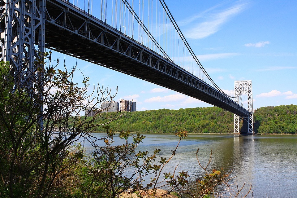 Between 5.5 and 12.1 million tons of food are transported to and from the city daily via the George Washington Bridge. Image credit: Public Domain